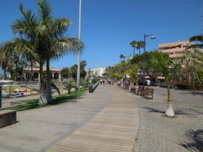 Beachfront Apartment Casa Verano with pool, balcony, wifi, central locatation, Arona